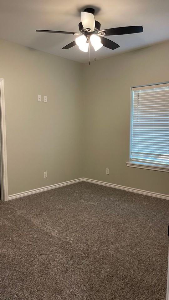 307 Mackechney St - Photo 5 of 11