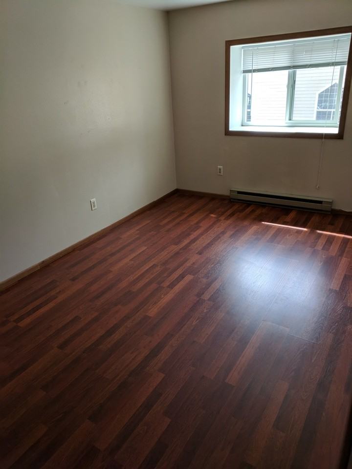 EAR206 - Photo 5 of 8