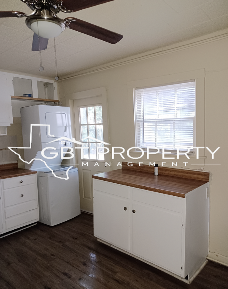 406 E Cobb St - Photo 2 of 6