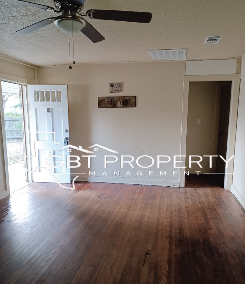 406 E Cobb St - Photo 3 of 6