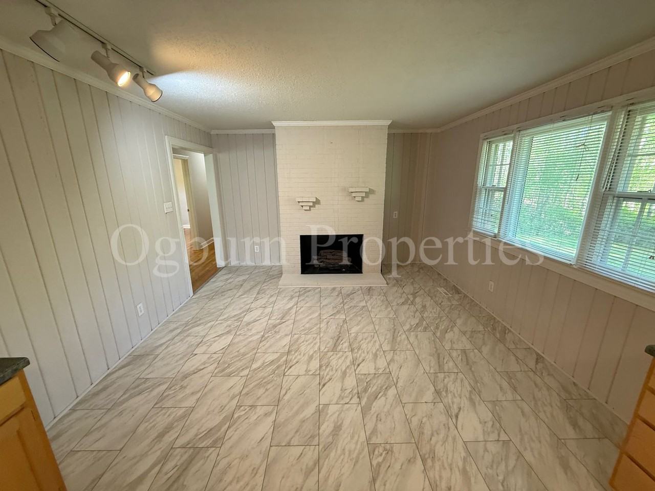 2630 Farmbrook Rd - Photo 4 of 12