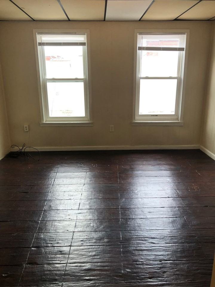 133 N Penn St - Photo 3 of 5