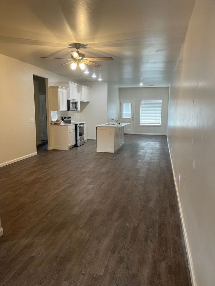 1320 Brooks Dr - Photo 2 of 15