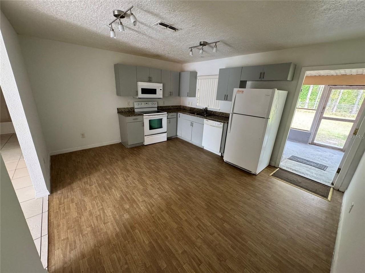 821 Savona Pl - Photo 7 of 8
