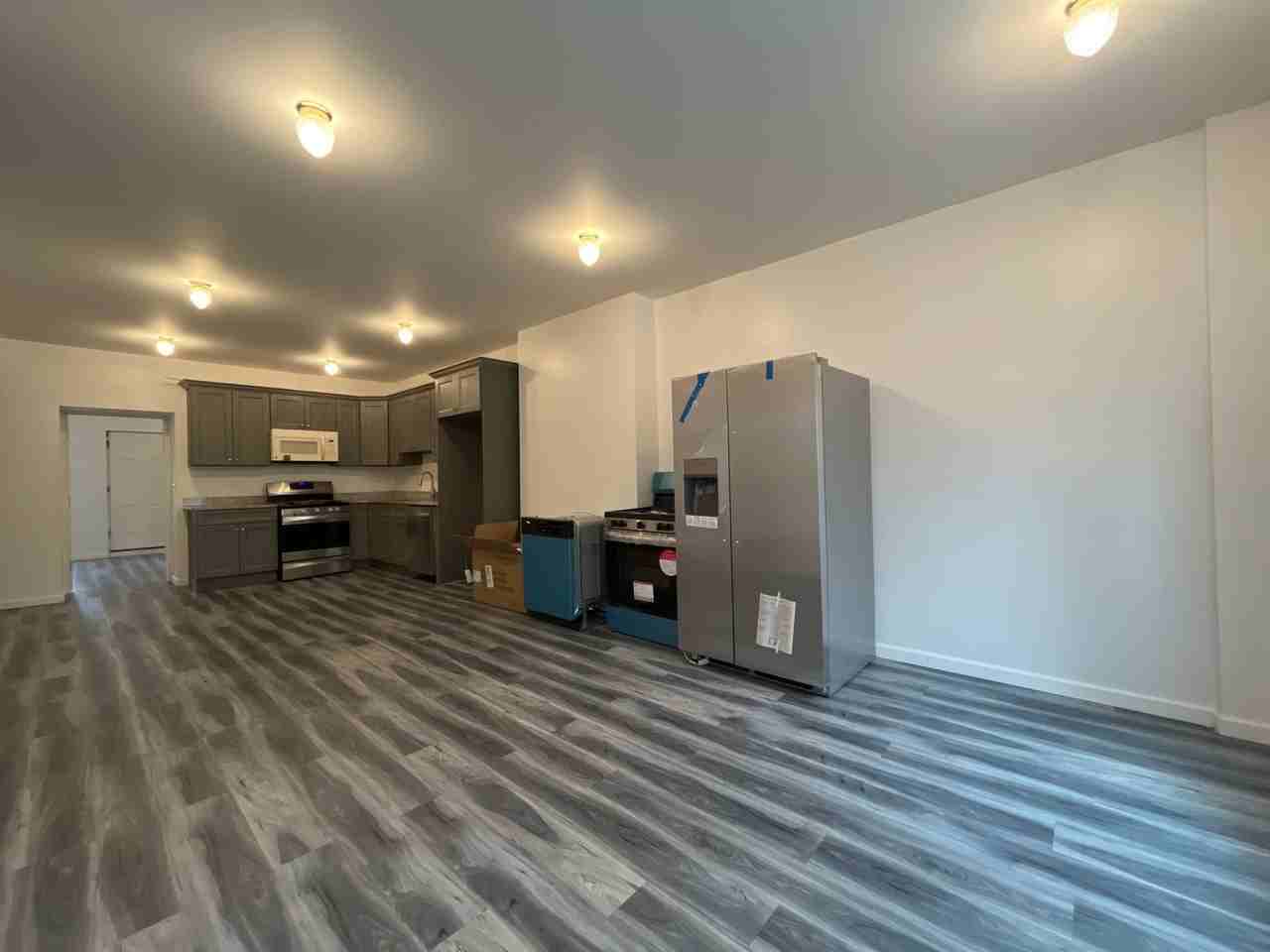 642 N 2nd St - Photo 2 of 19