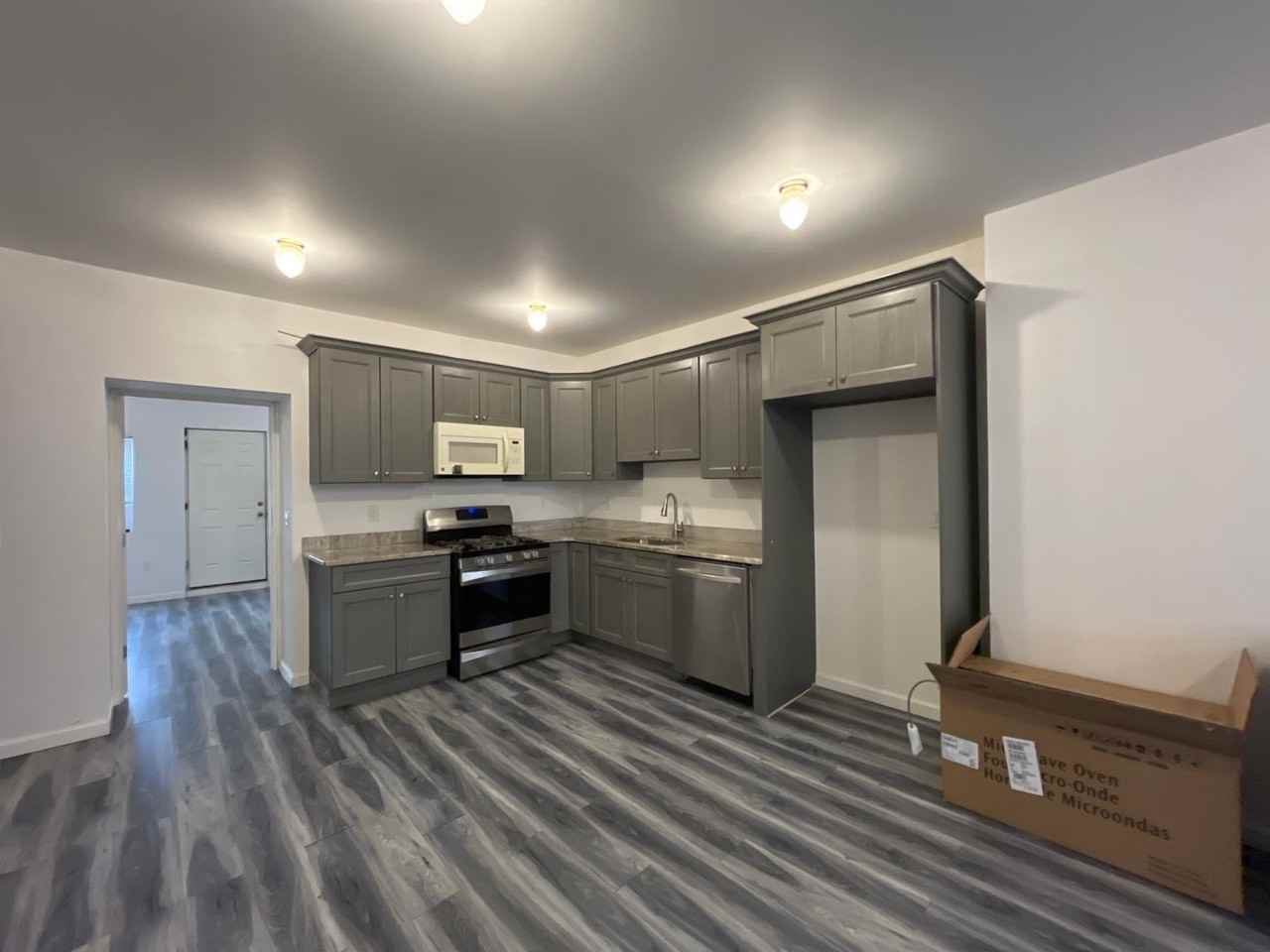 642 N 2nd St - Photo 3 of 19