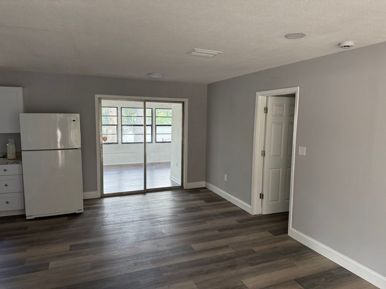 1321 Cambridge Dr - Photo 2 of 12