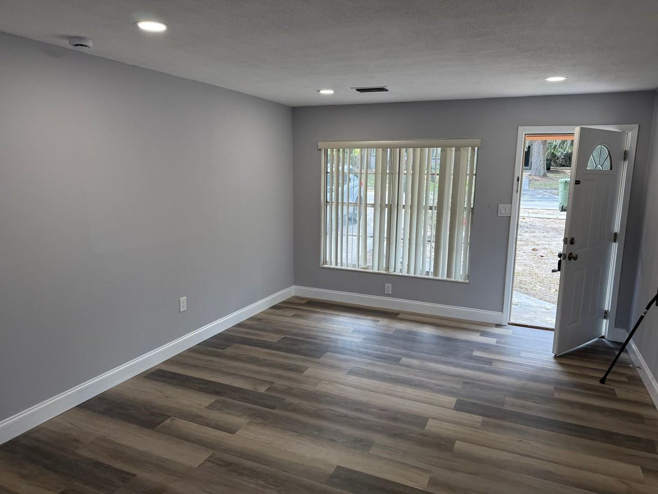 1321 Cambridge Dr - Photo 3 of 12