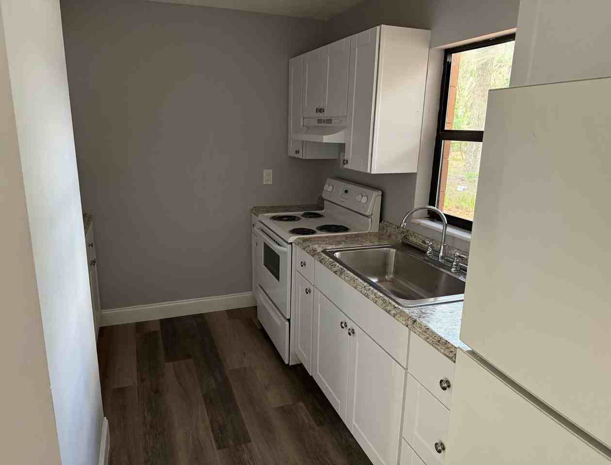 1321 Cambridge Dr - Photo 6 of 12