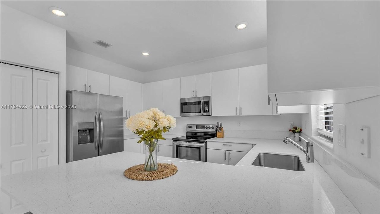 488 Nw 203rd Ter - Photo 2 of 17