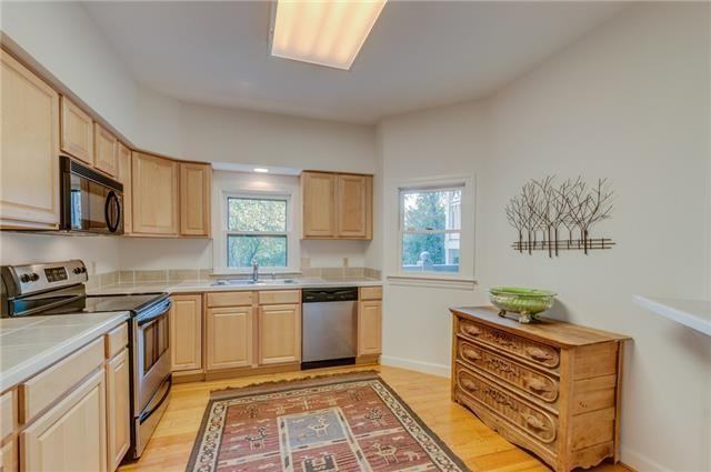 405 Ashlawn Ct - Photo 4 of 19