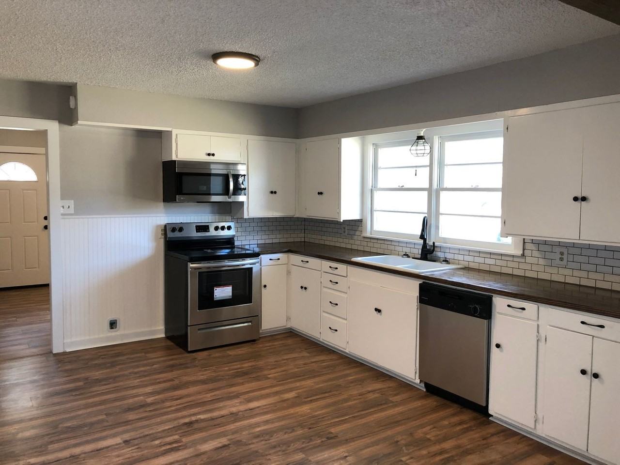 1411 Sunset St - Photo 3 of 24