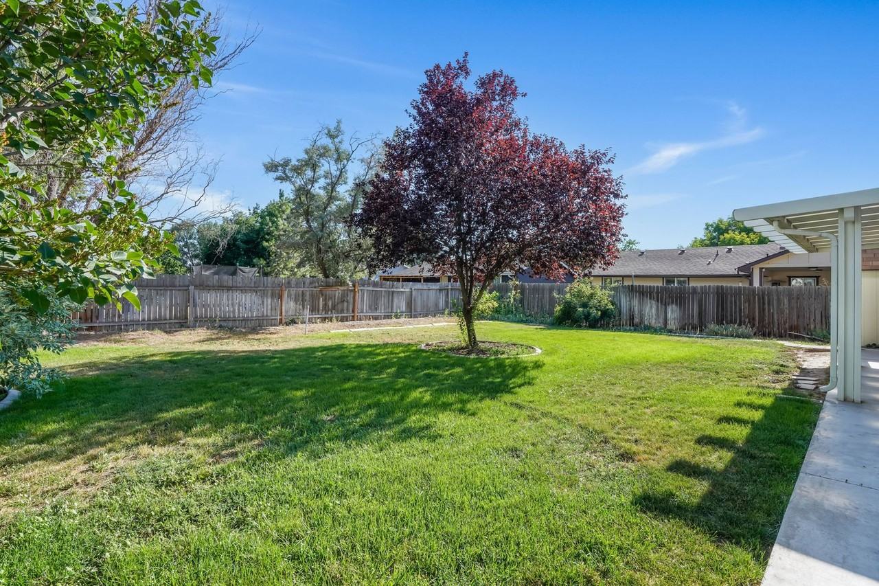 10105 W Granger Ave - Photo 3 of 27