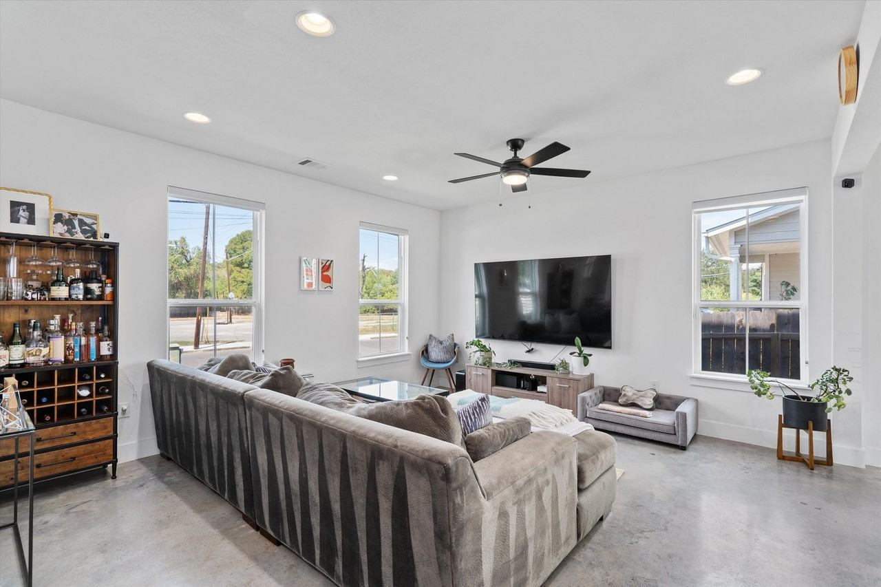 1309 Fort Branch Blvd - Photo 4 of 27