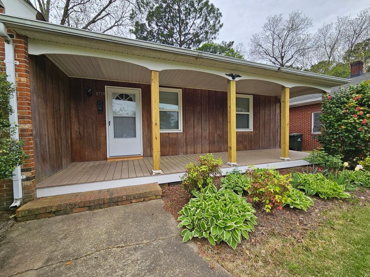 1739 Hancock Ave - Photo 2 of 30