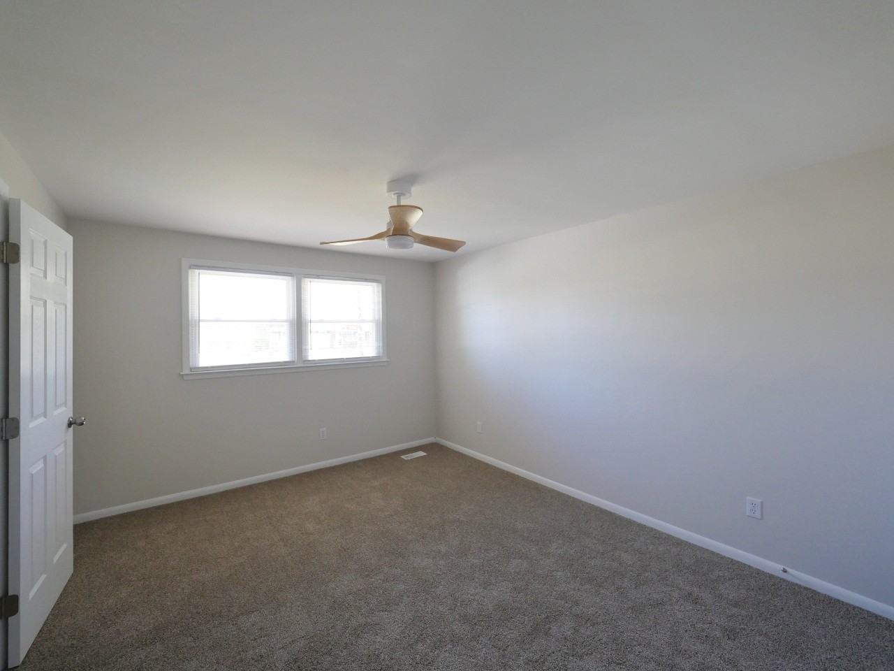 1602 2nd St Ne #B - Photo 3 of 10