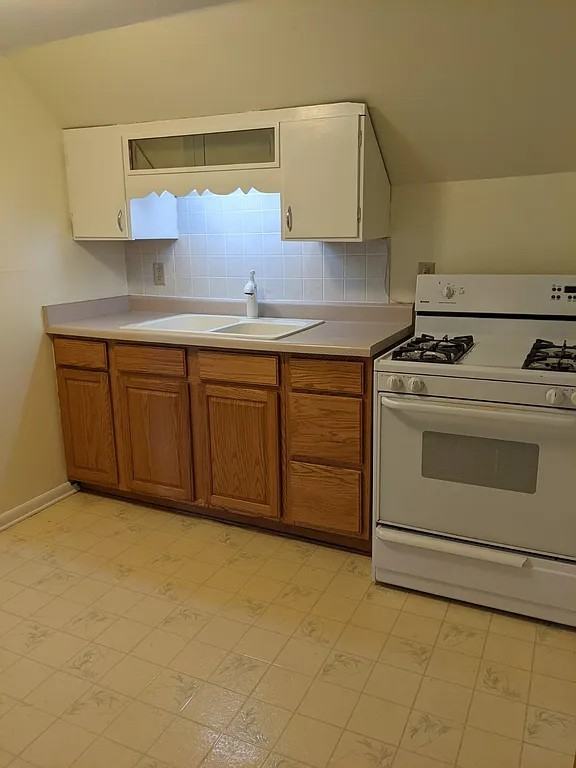1906 E Mifflin St #2 - Photo 2 of 27