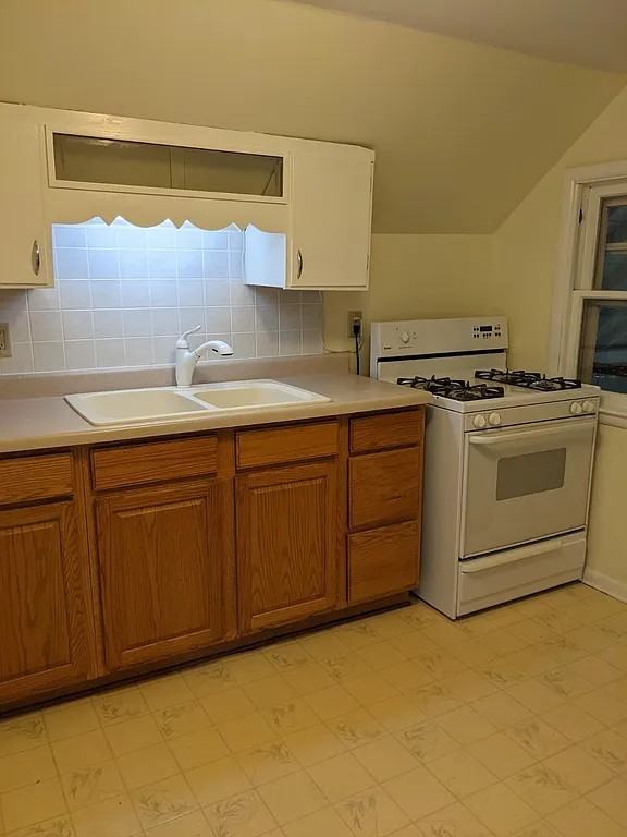 1906 E Mifflin St #2 - Photo 6 of 27