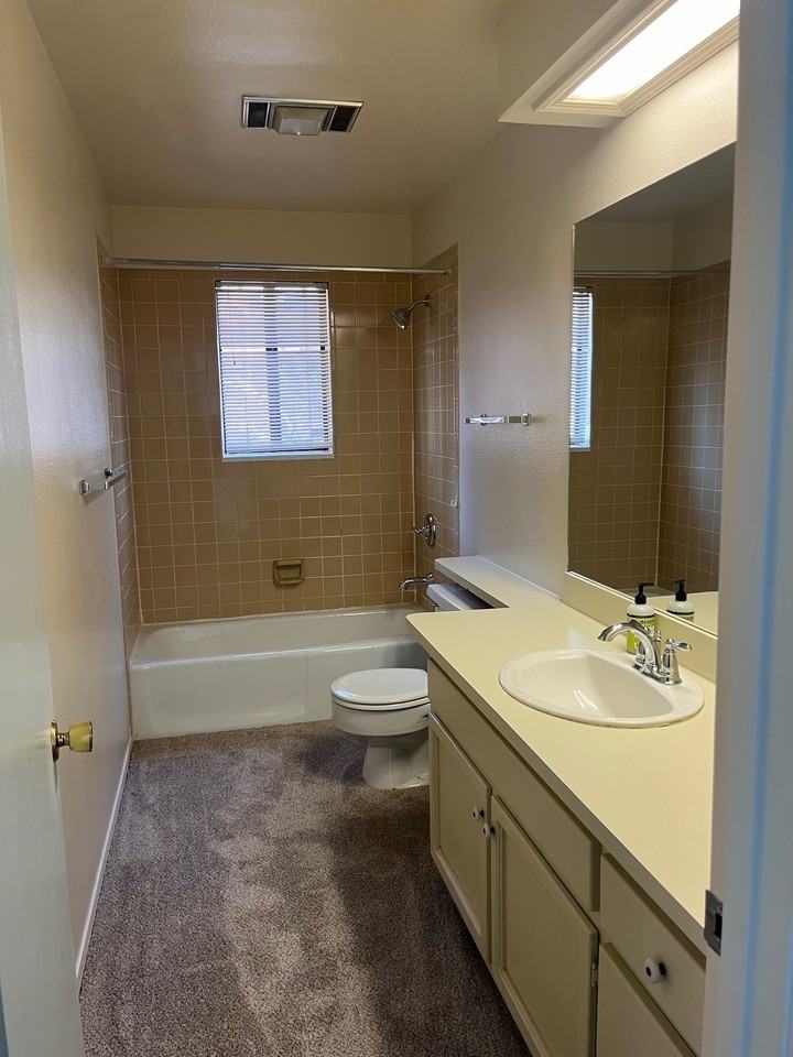 1242 Oak Dr #NA - Photo 3 of 18