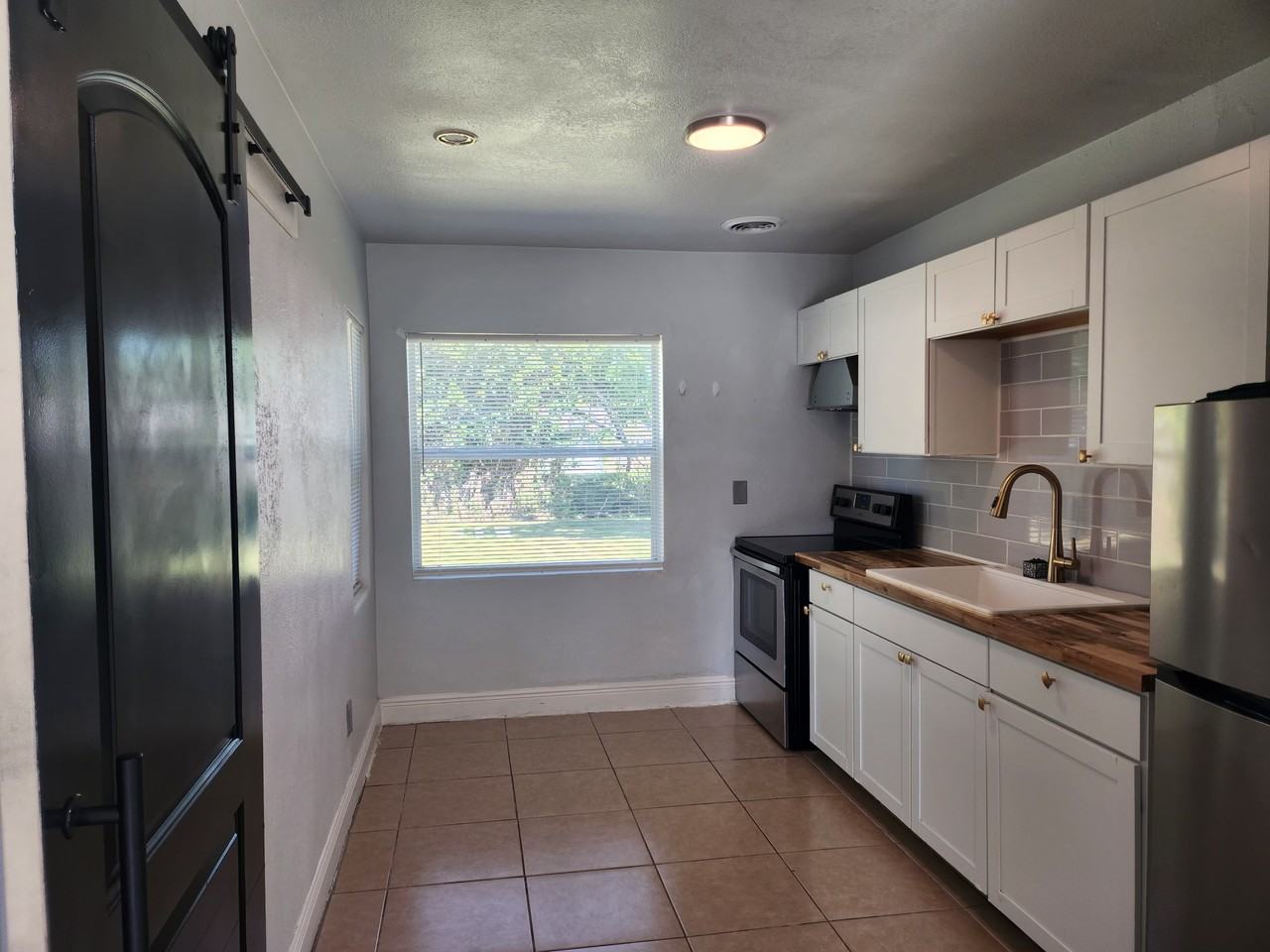 1015 Woodland Ave #NA - Photo 3 of 17
