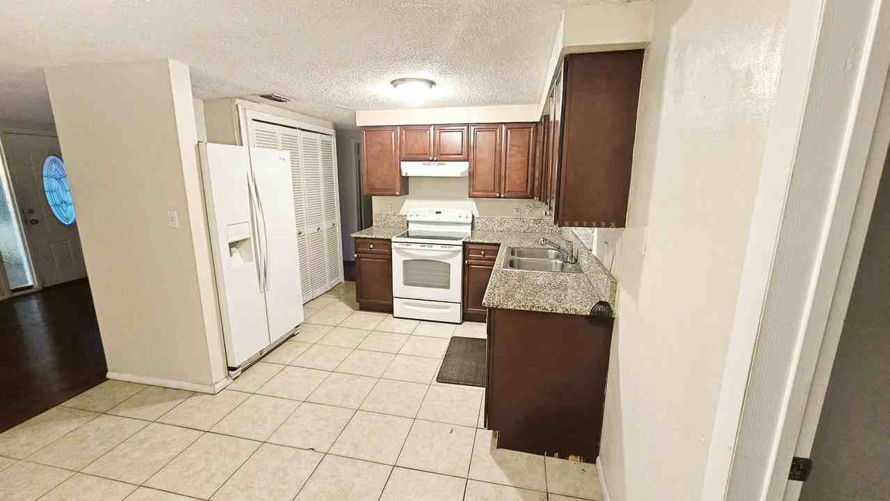 9116 Hunt Club Ln #NA - Photo 3 of 12