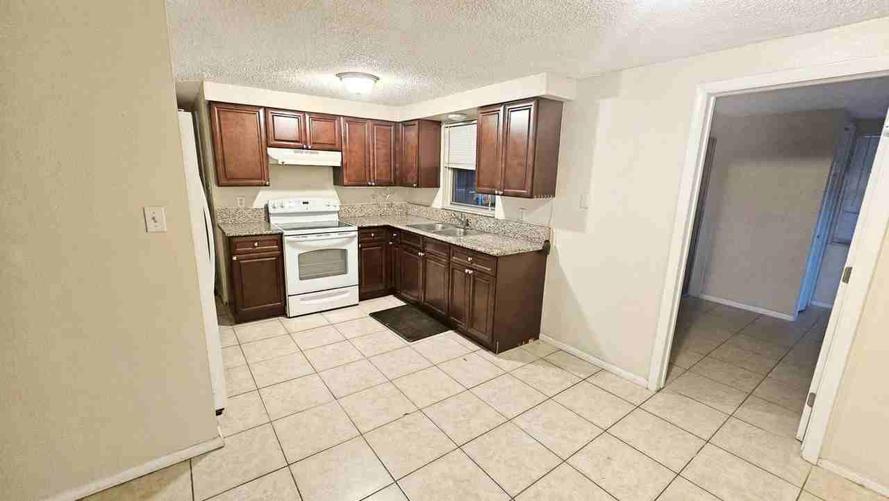 9116 Hunt Club Ln #NA - Photo 4 of 12
