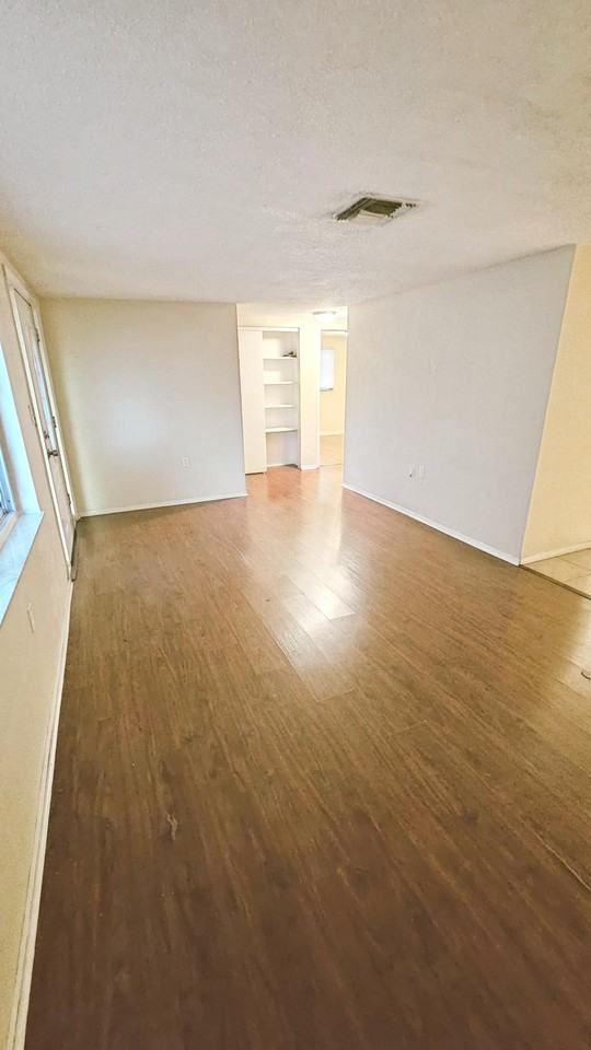9116 Hunt Club Ln #NA - Photo 5 of 12