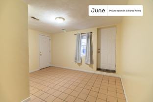 277 Paris St #C - Photo 1 of 1