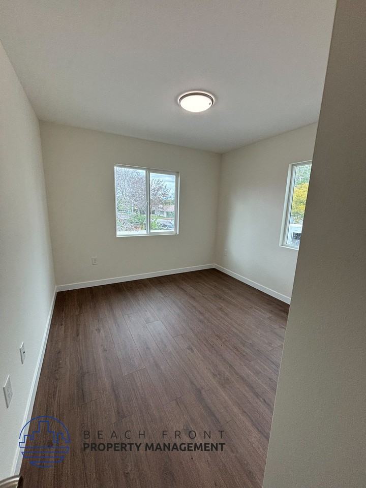 14316 Christine Dr. - Photo 4 of 34