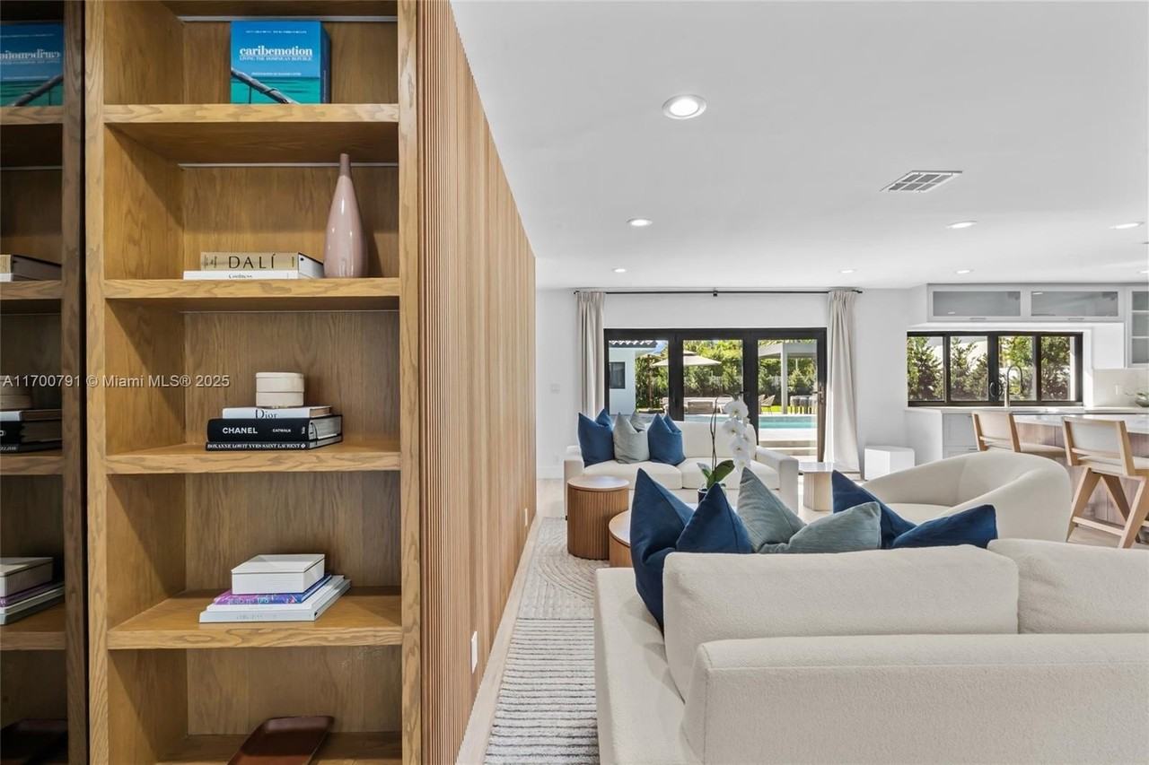 116 W 1st Ct - Photo 3 of 50