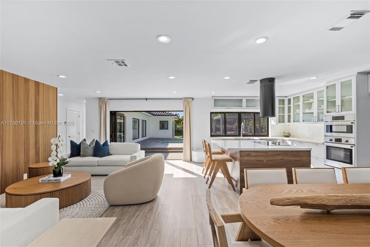 116 W 1st Ct - Photo 5 of 50