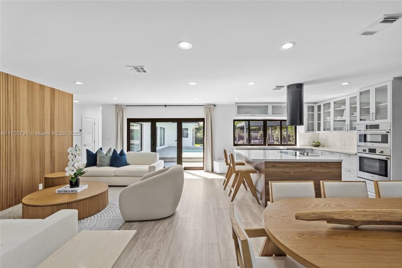 116 W 1st Ct - Photo 6 of 50