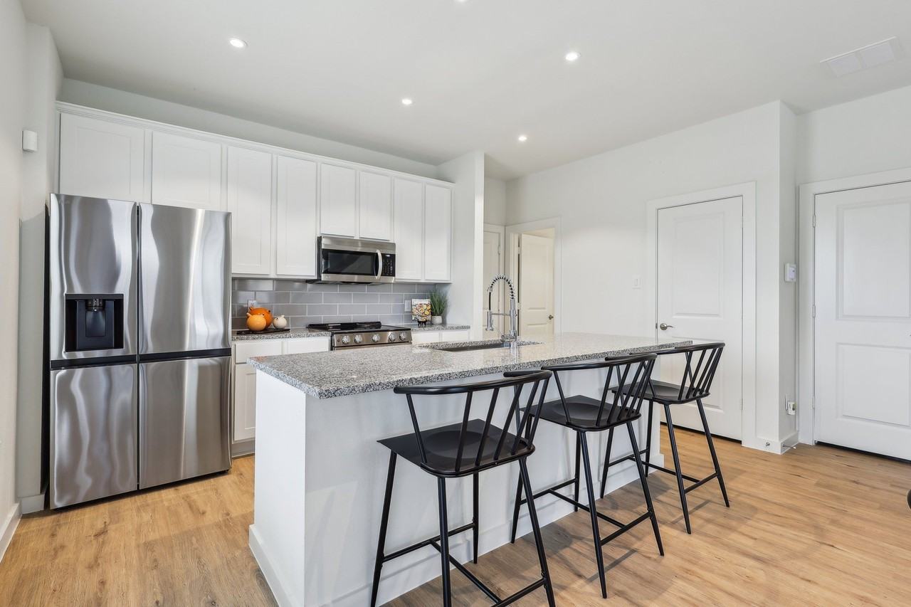 Canvas on Founders Hill - Photo 2 of 30