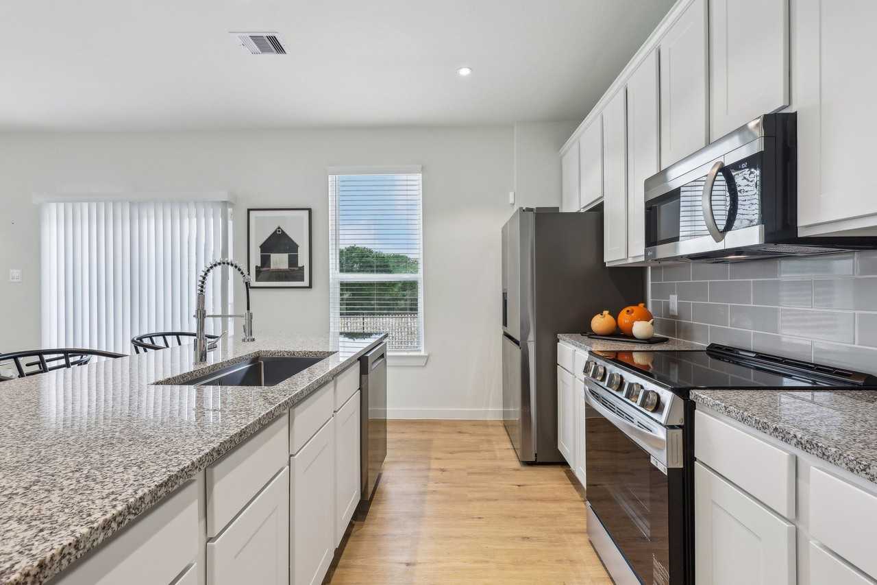 Canvas on Founders Hill - Photo 3 of 30