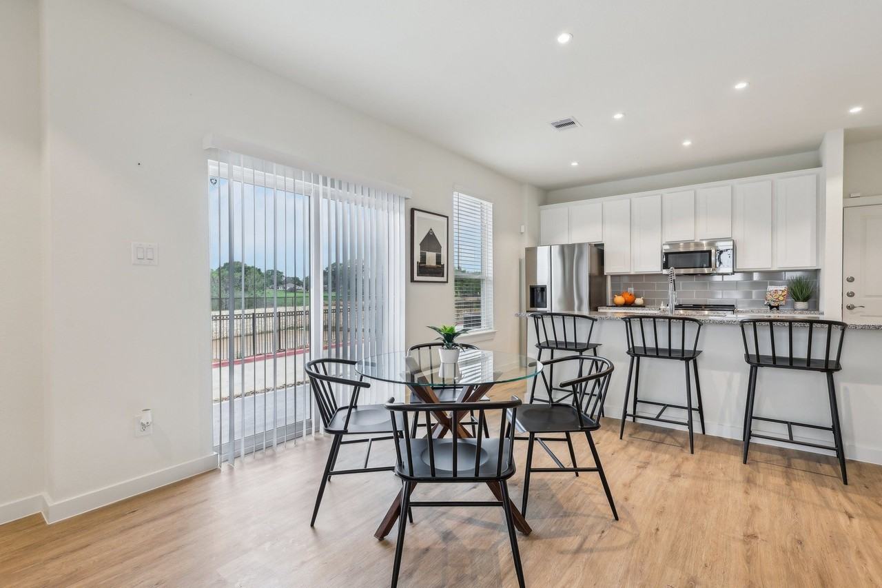 Canvas on Founders Hill - Photo 4 of 30