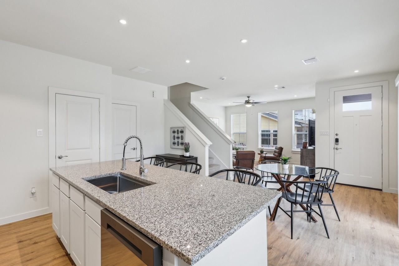 Canvas on Founders Hill - Photo 5 of 30