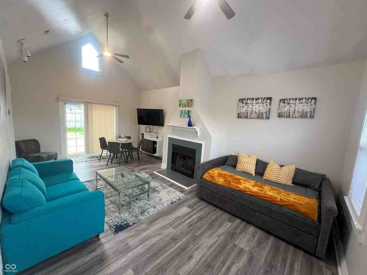 430 Spring Street - Photo 5 of 24