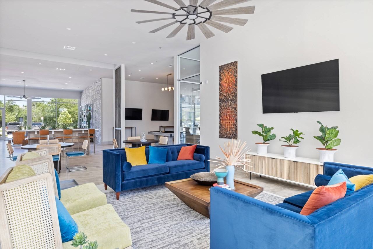 Brio at Lookout - Photo 3 of 14