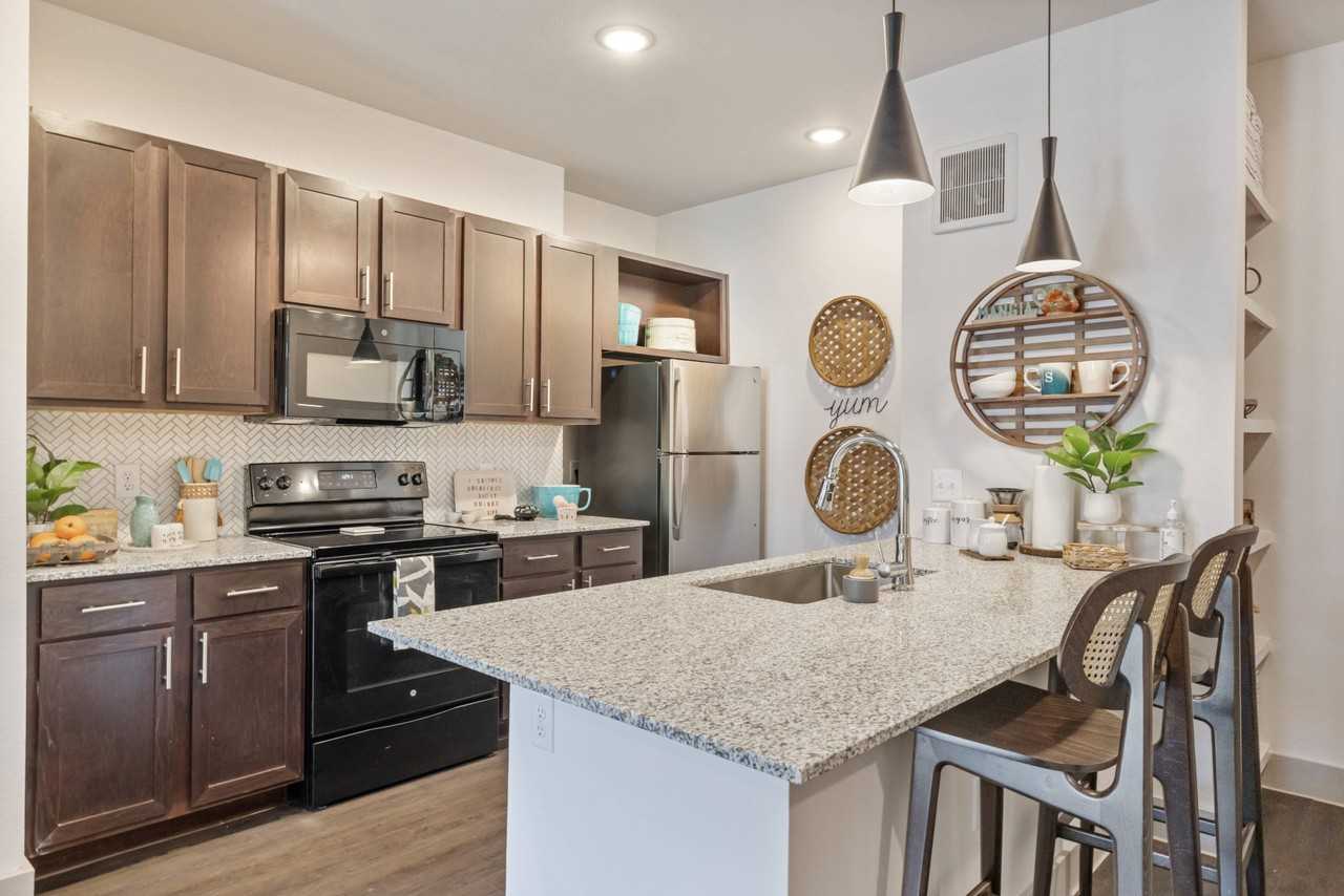 Brio at Lookout - Photo 2 of 14