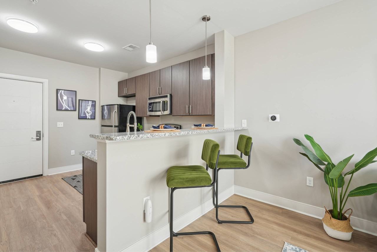 605 West End - Photo 2 of 22