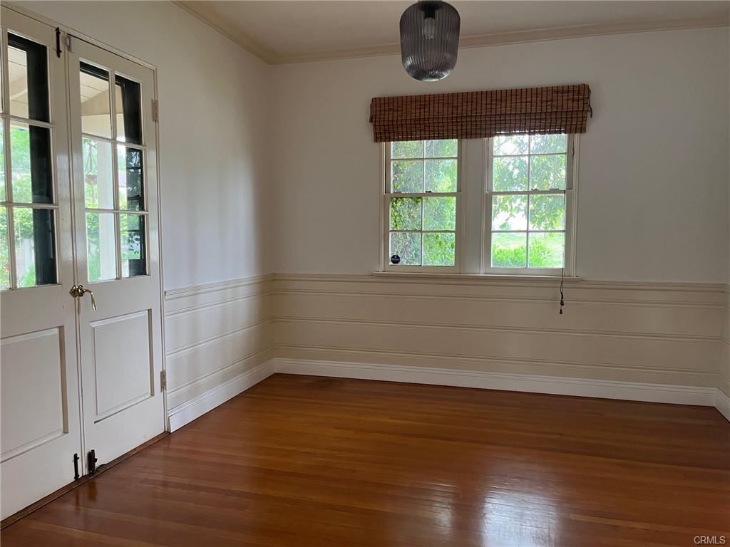 2096 E Crary St - Photo 2 of 6