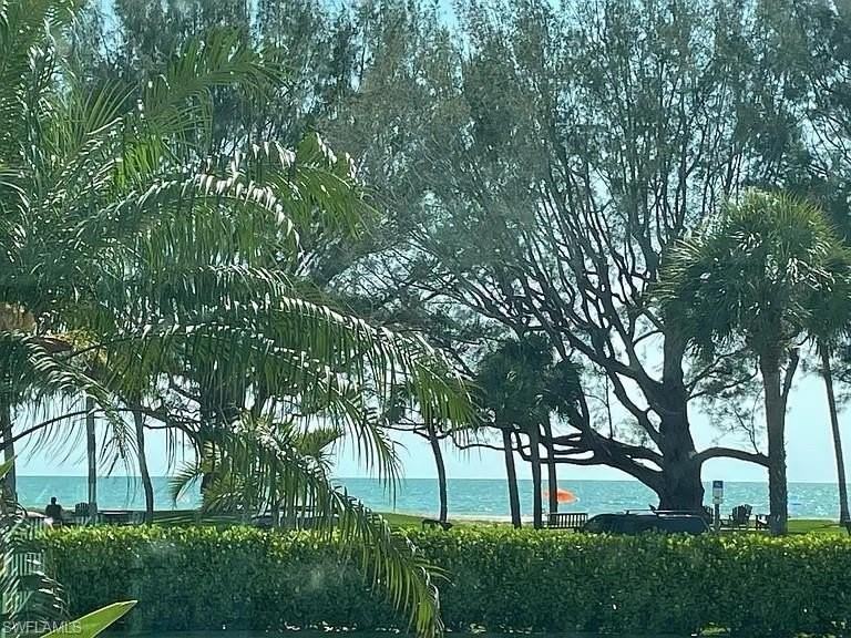 2100 Gulf Shore Blvd N #100