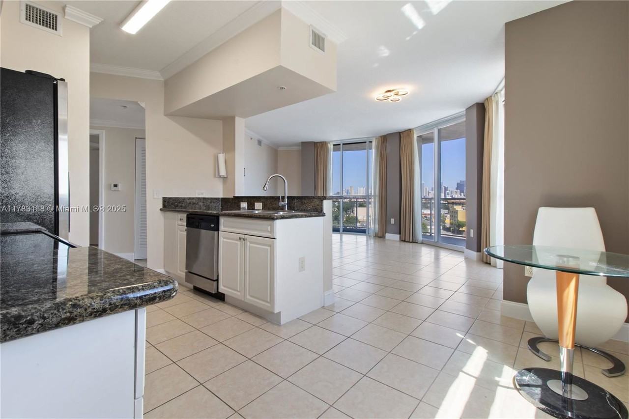 1 Glen Royal Pkwy #802 - Photo 3 of 8