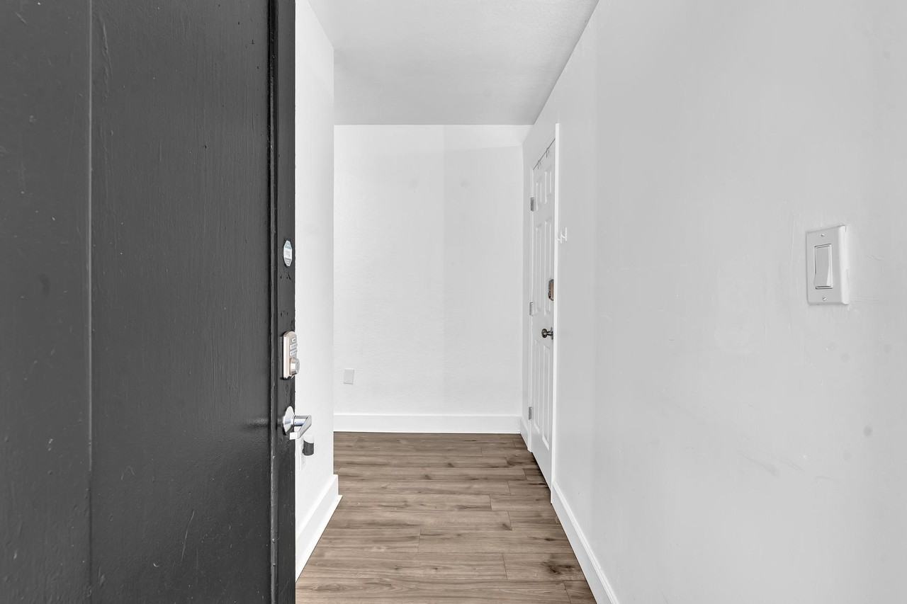 Ne 78th St - Photo 3 of 14