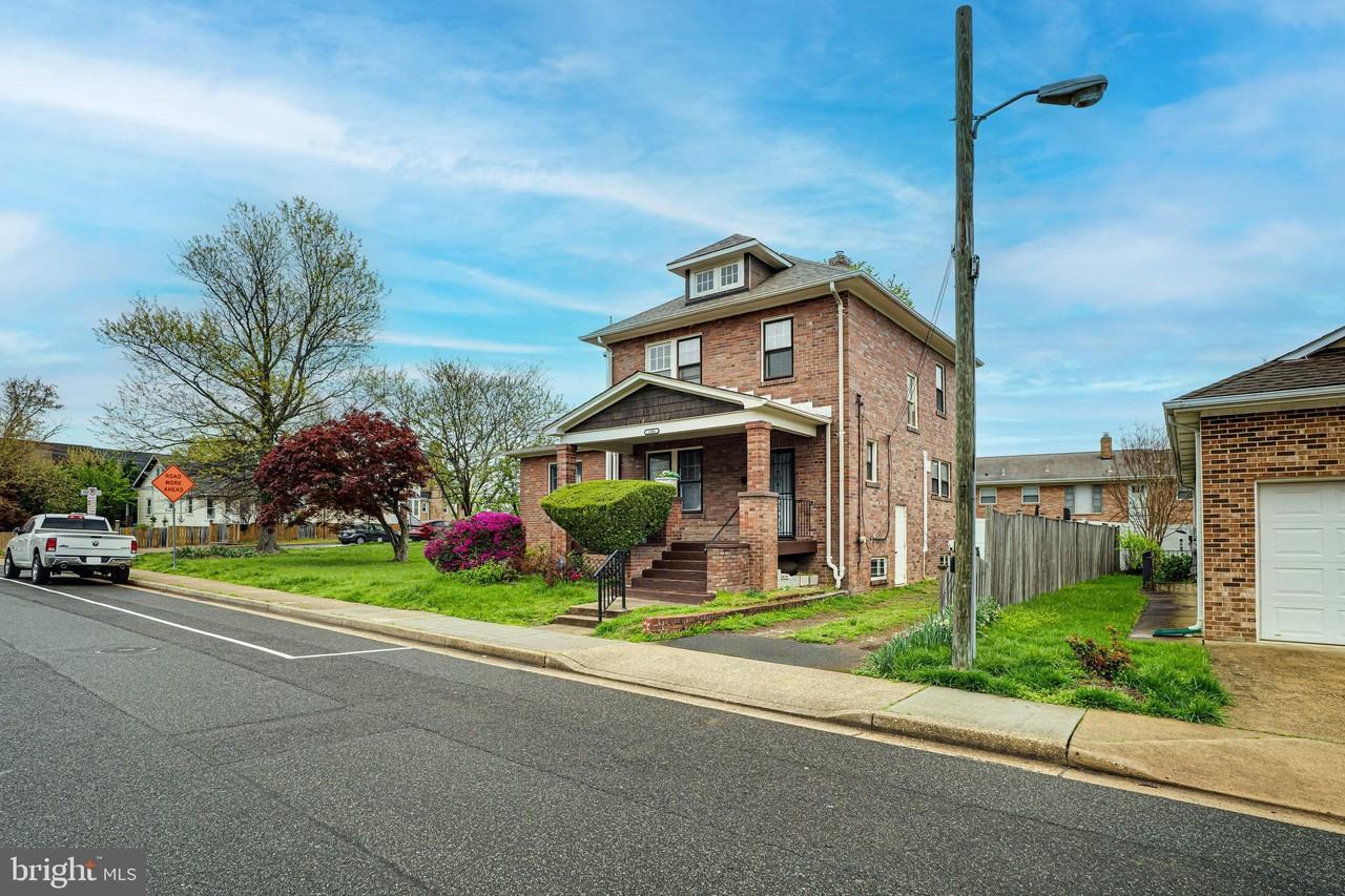 1006 S Rolfe St - Photo 2 of 46