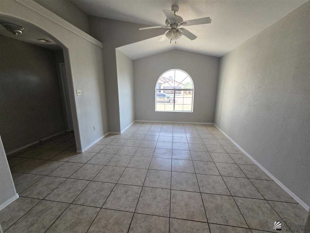 1445 E San Francisco St - Photo 3 of 16