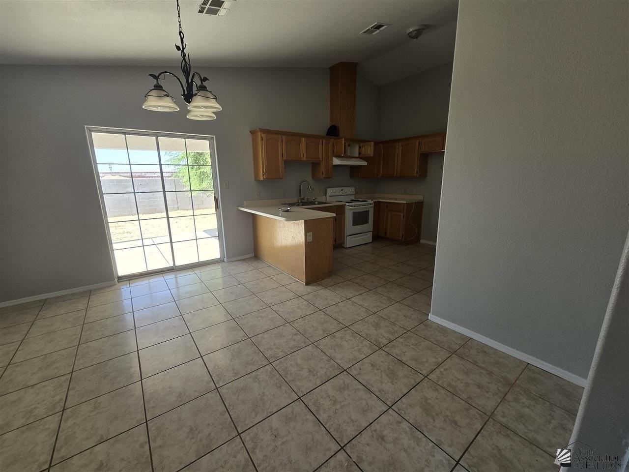 1445 E San Francisco St - Photo 5 of 16