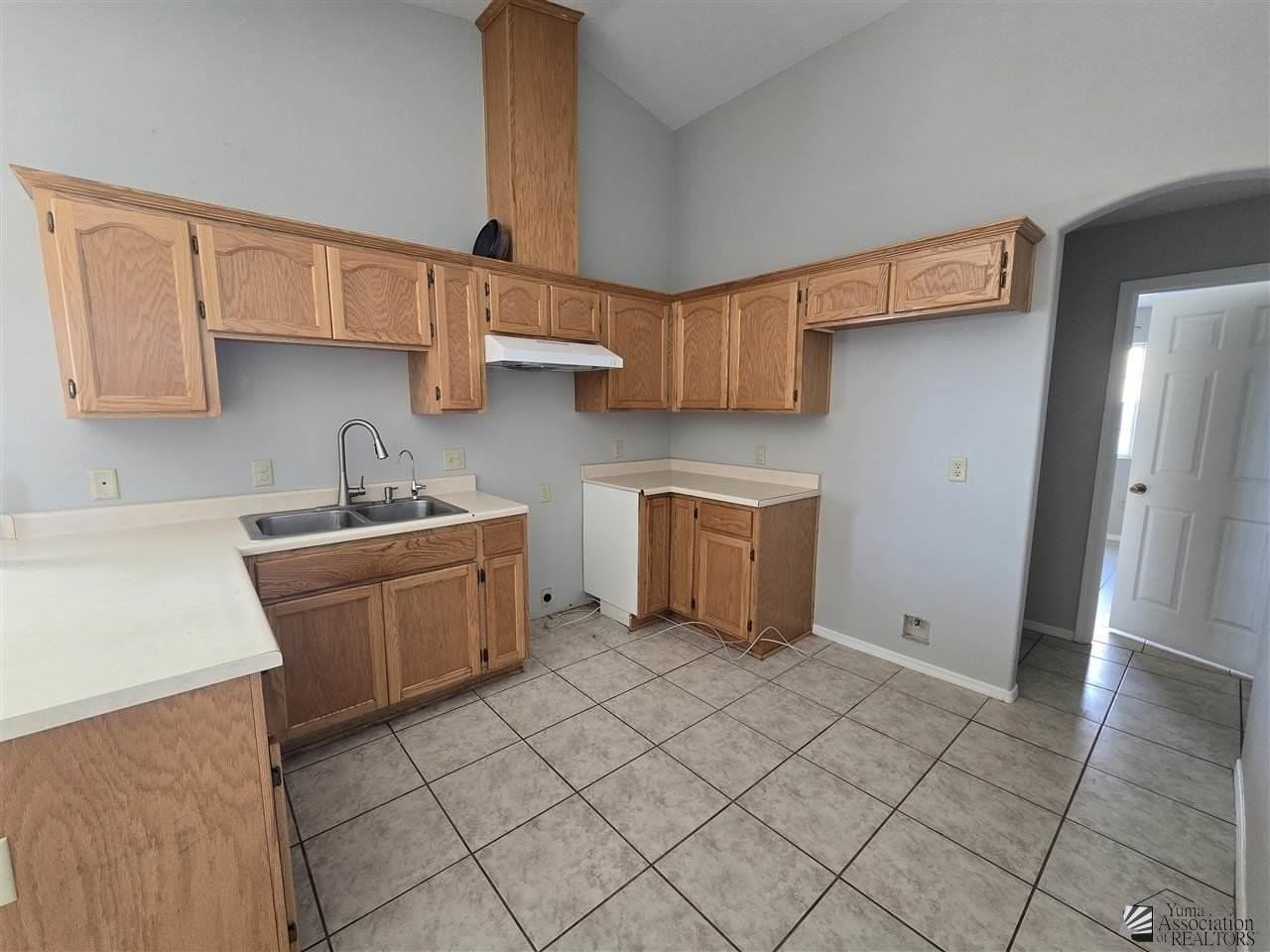 1445 E San Francisco St - Photo 6 of 16