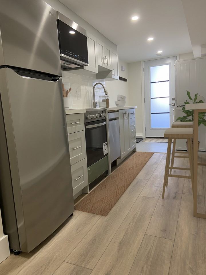 671 Crawford Street - Photo 3 of 11