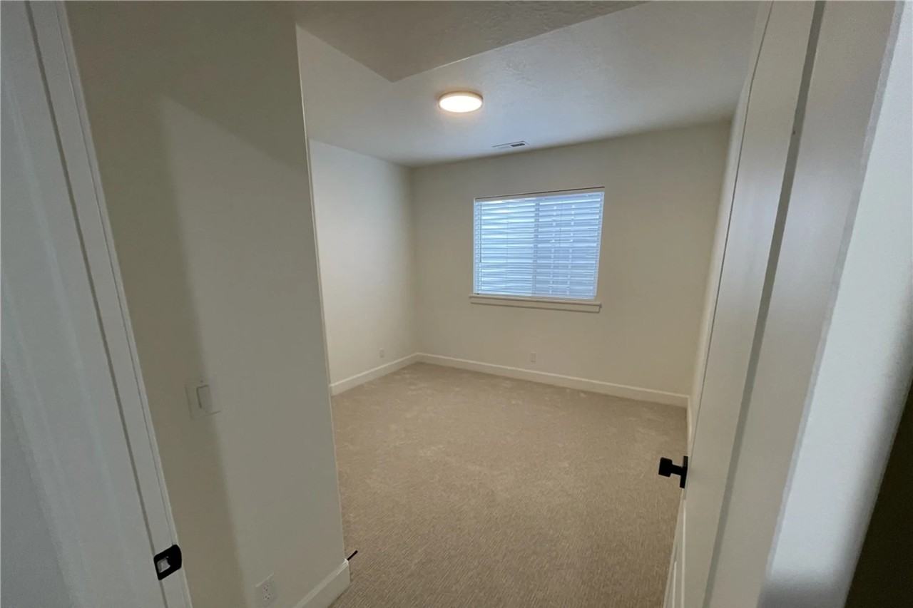 215 W 480 S - Photo 2 of 10